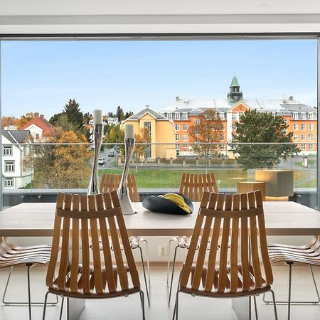 Luxury Apartment Downtown Tromso With 2 Bedrooms And 2 Bathrooms And Parking ภายนอก รูปภาพ