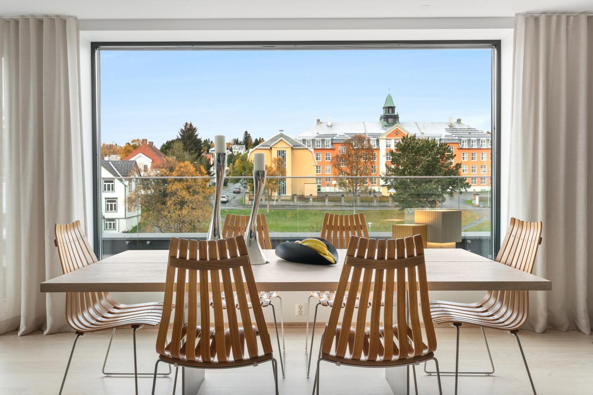 Luxury Apartment Downtown Tromso With 2 Bedrooms And 2 Bathrooms And Parking ภายนอก รูปภาพ