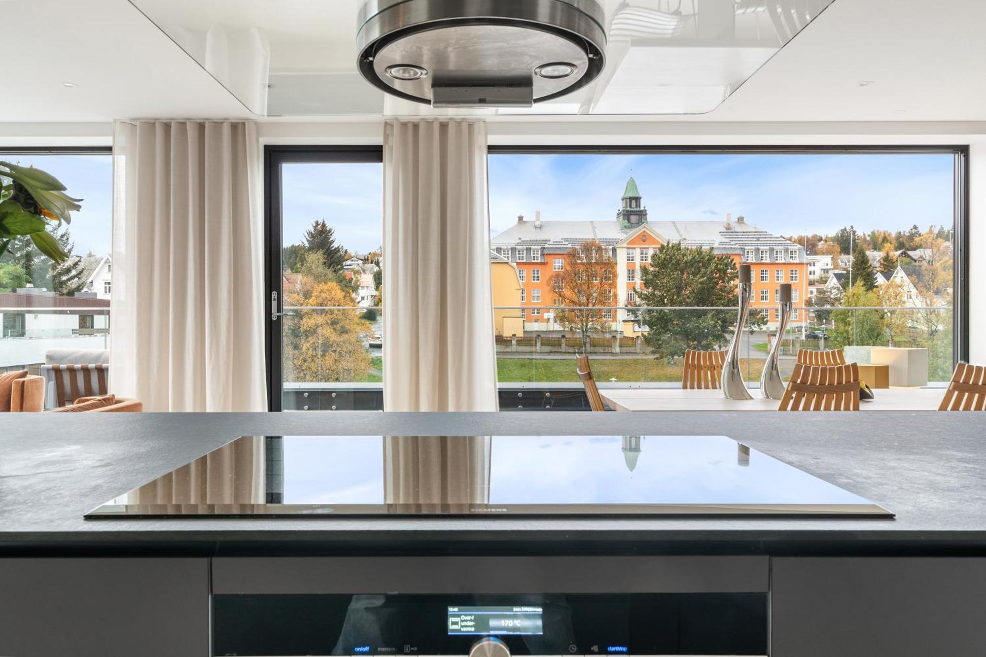 Luxury Apartment Downtown Tromso With 2 Bedrooms And 2 Bathrooms And Parking ภายนอก รูปภาพ