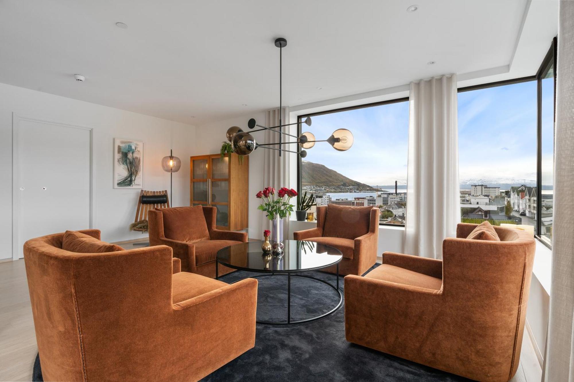 Luxury Apartment Downtown Tromso With 2 Bedrooms And 2 Bathrooms And Parking ภายนอก รูปภาพ