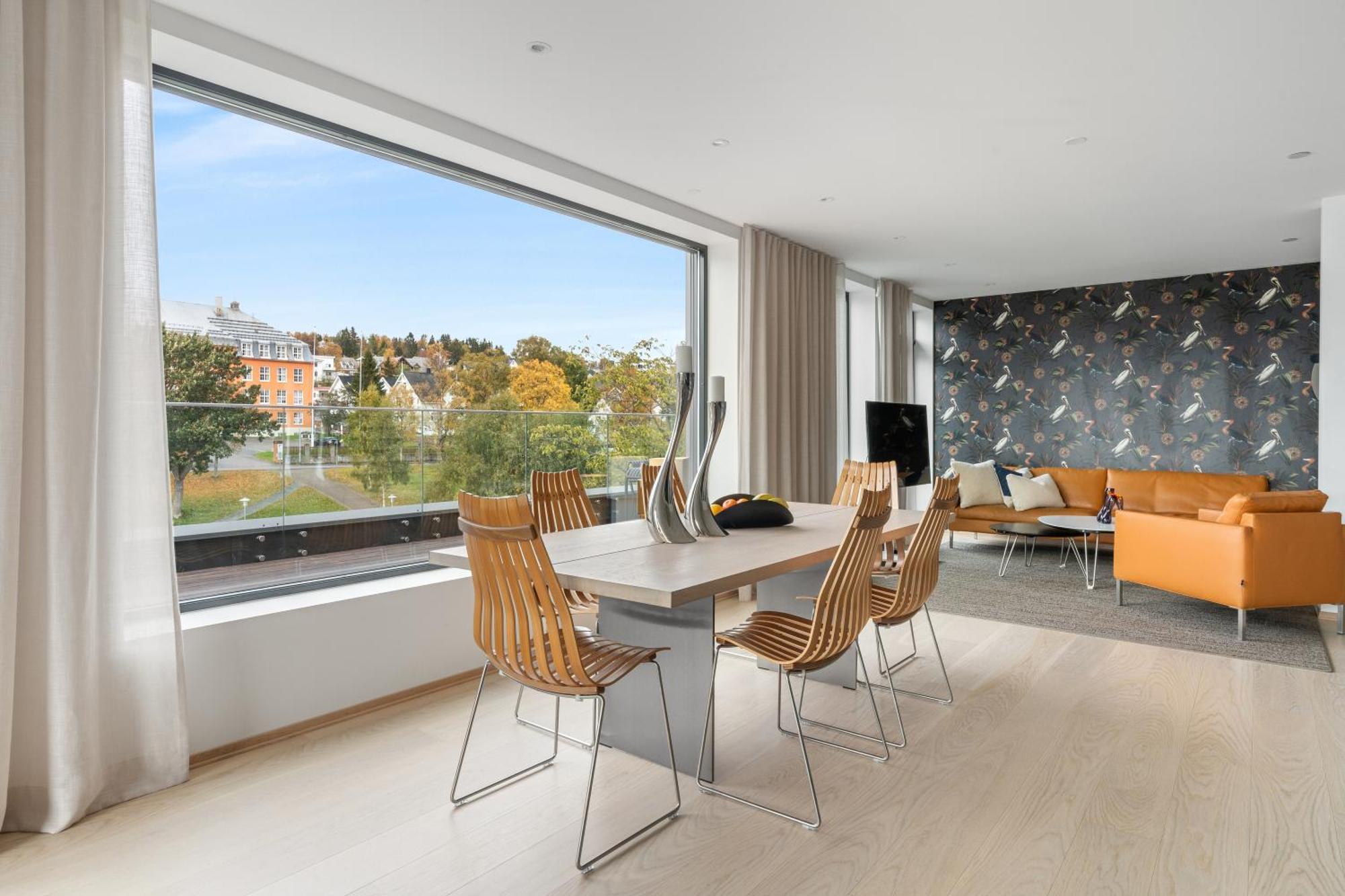 Luxury Apartment Downtown Tromso With 2 Bedrooms And 2 Bathrooms And Parking ภายนอก รูปภาพ