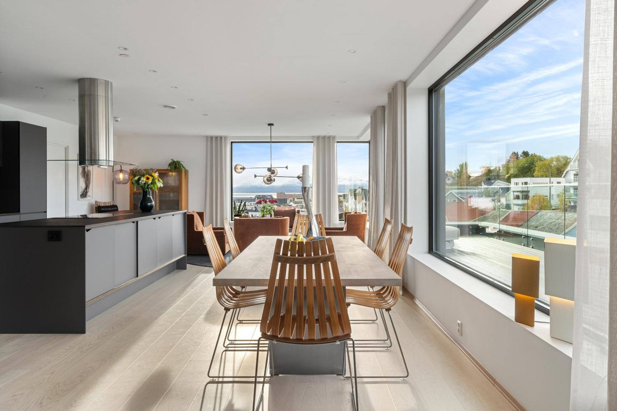 Luxury Apartment Downtown Tromso With 2 Bedrooms And 2 Bathrooms And Parking ภายนอก รูปภาพ